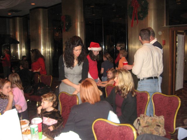 annual_childrens_christmas_party200736.jpg